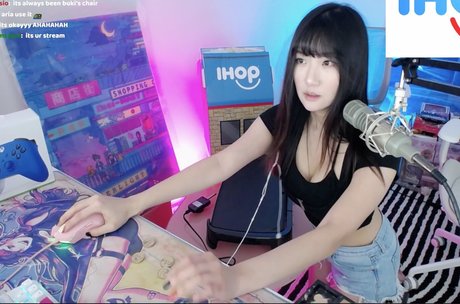 shaved onlyfans top photo