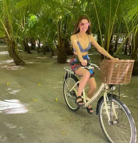 Anna Kendrick exclusive model galleries