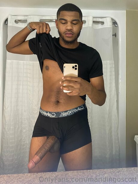 Mandingoscott pretty model pic