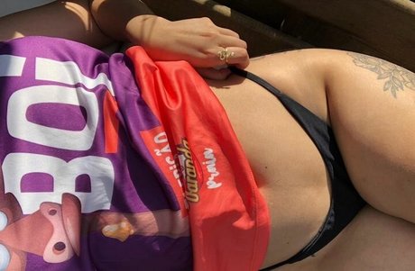 Lary Nascimento model art image