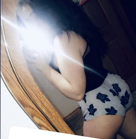 idkkat95 xxx model image