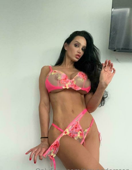 amyanderssen naked model image