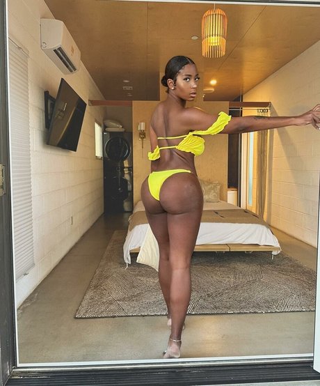 Tia Becca pornstar naked img