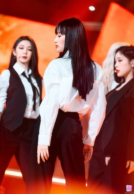 WomenK pop art star picture