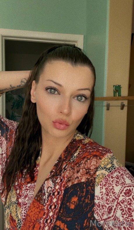 morekatie nude model pics