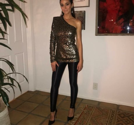 Emmanuelle Chriqui erotic star archive