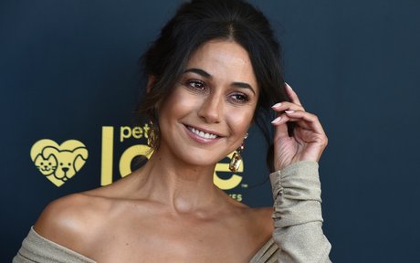 Emmanuelle Chriqui model hd photo