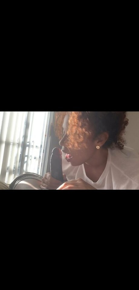 strokeitforher sexy model picture