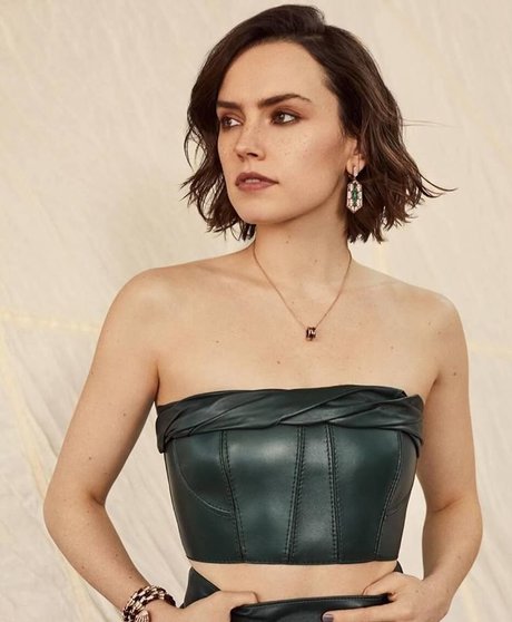 Daisy Ridley model pretty photos
