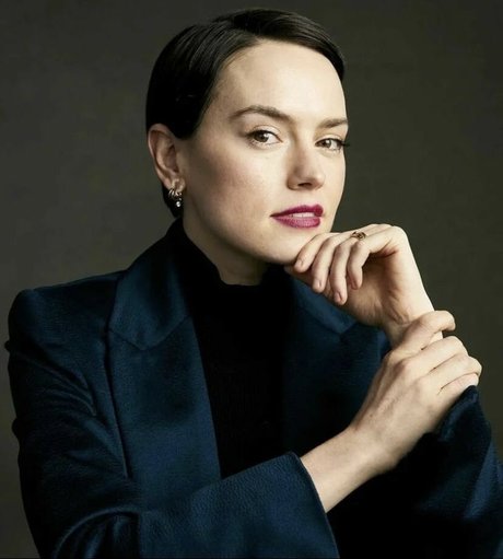 Daisy Ridley nude pornstar picture