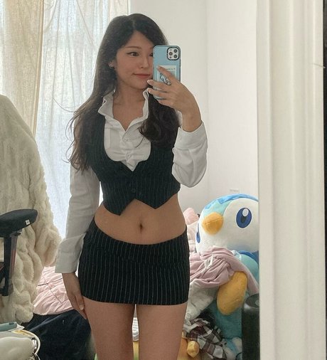 Aikuros beautiful pornstar image