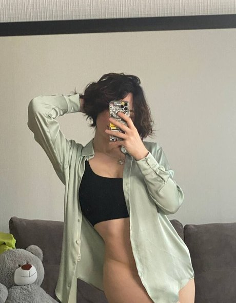 KoryaMc hot actress pics