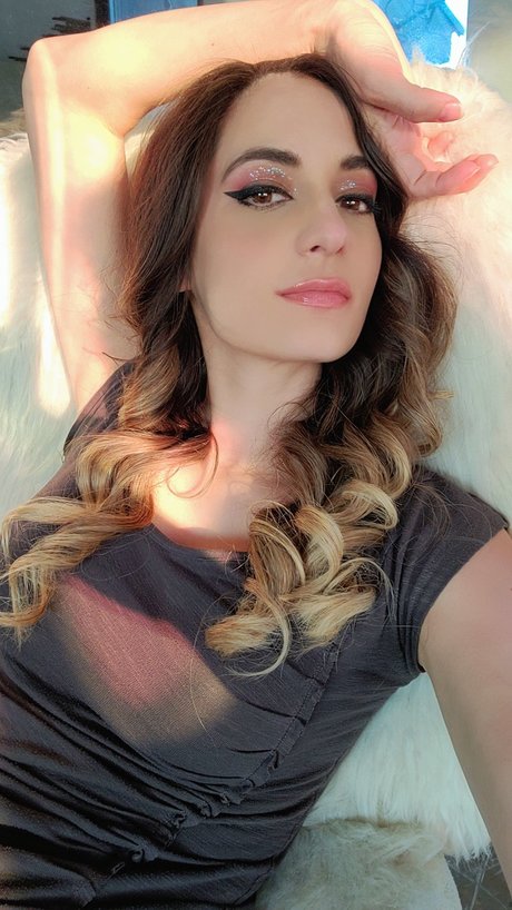 Kara Corvus Best Profile Photo