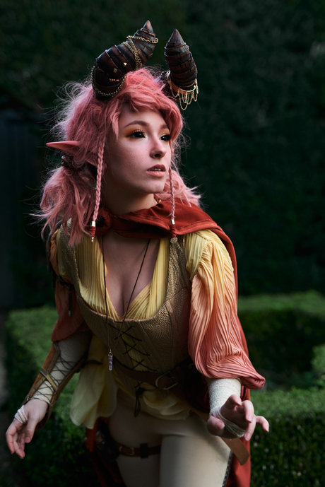 FallCosplay hot actress photo