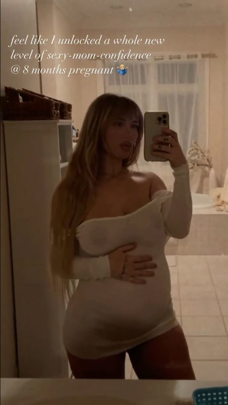 shaved onlyfans beautiful photo