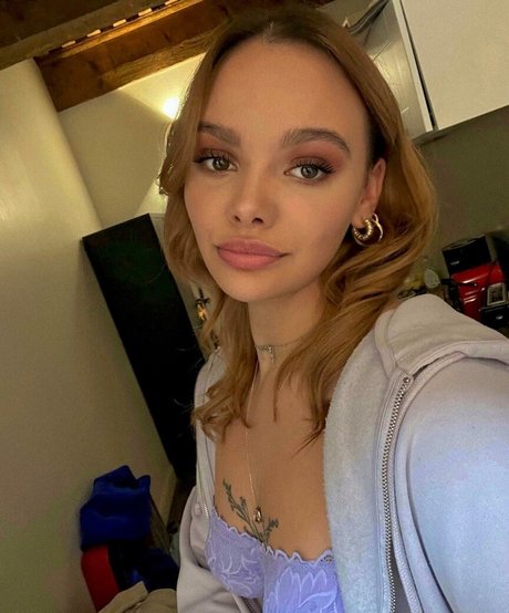 camillebrx__ xxx model pictures