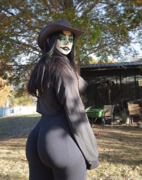 Avaclairexx nude model pic