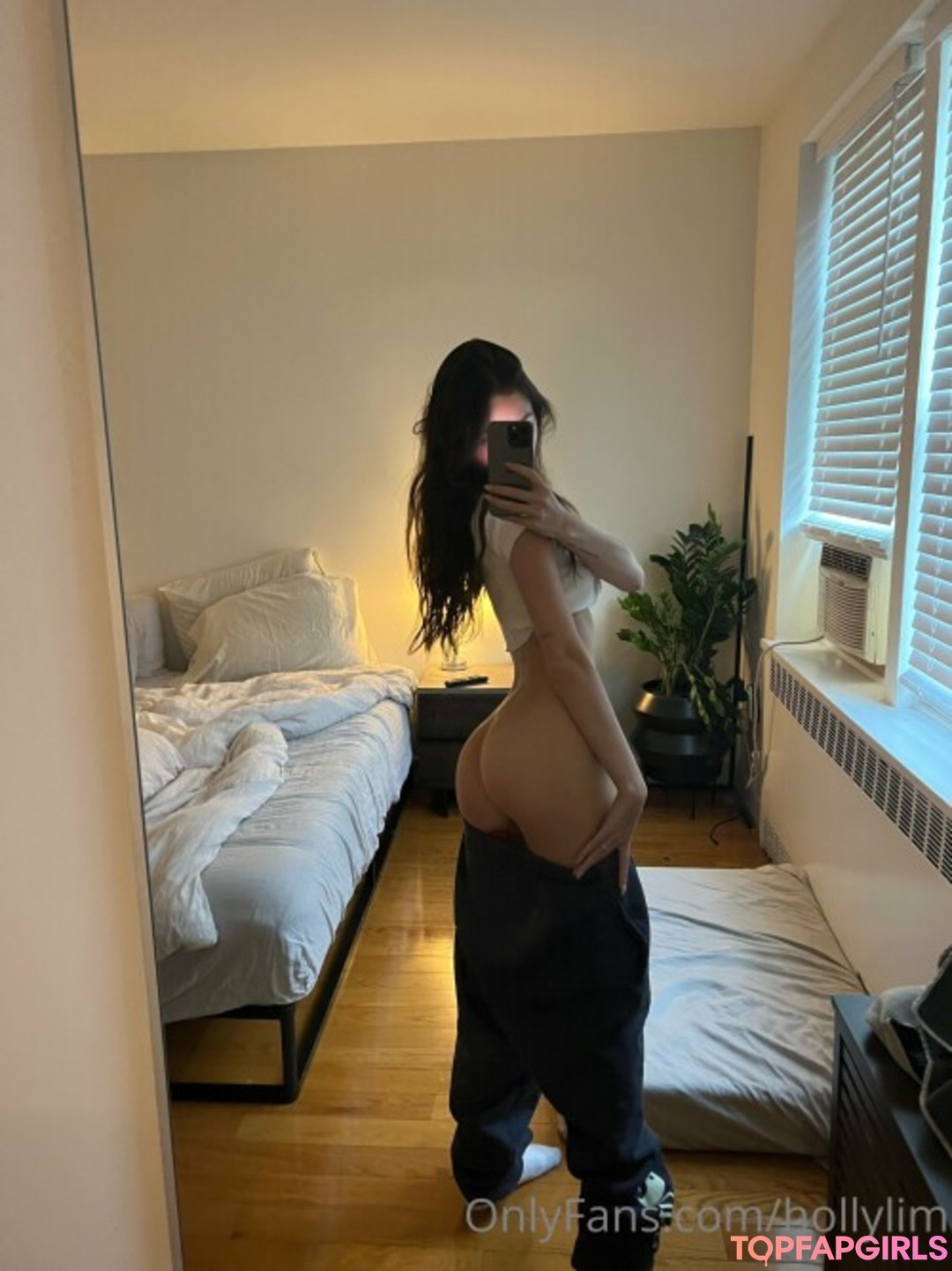 Holly Lim star erotic photos