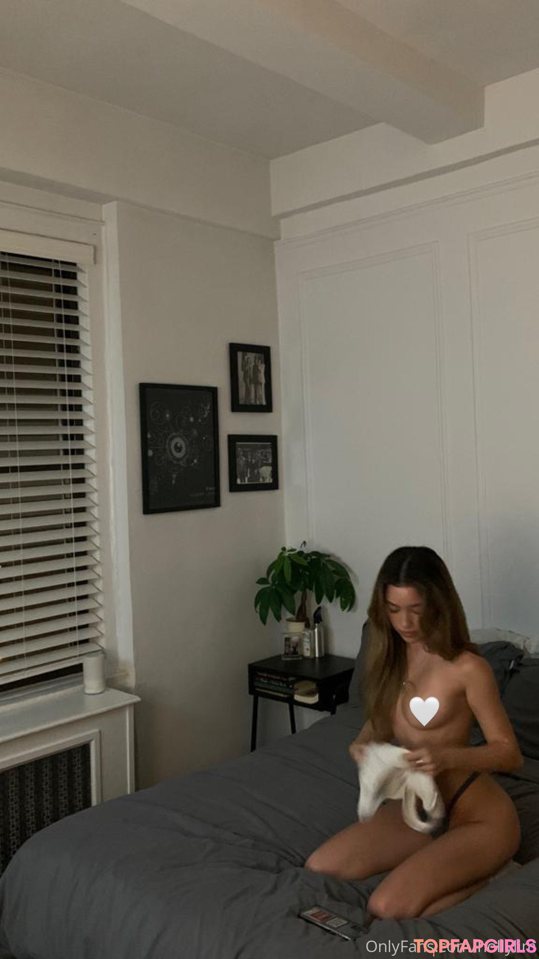 Holly Lim pornstar nudes images