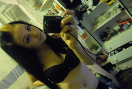 pekarvivi model sexy img