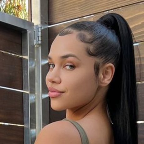 Bralynne Hughes pornographic model picture