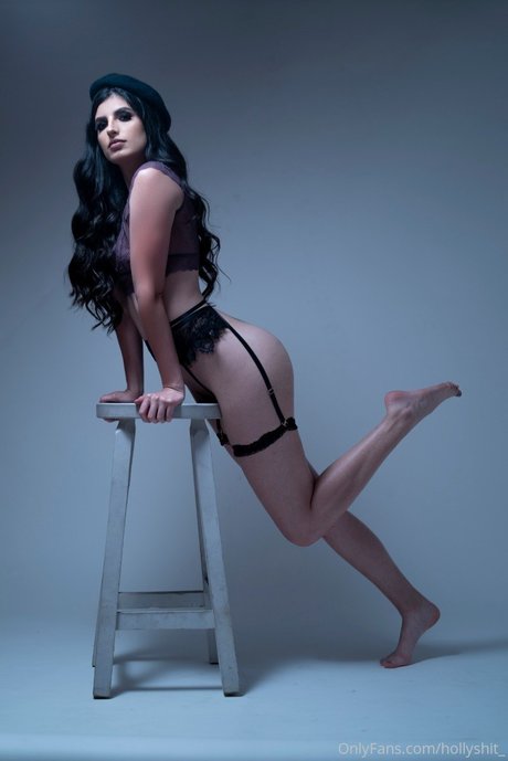 Holly Shit model art photo