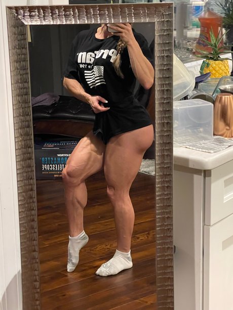 Sunny Andrews pretty pornstar img