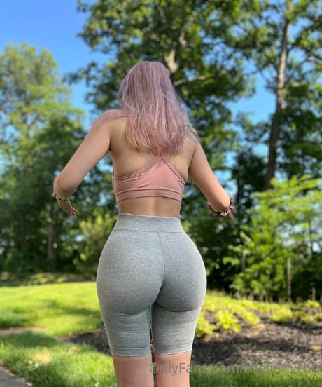 Itsjinny model sexy pic