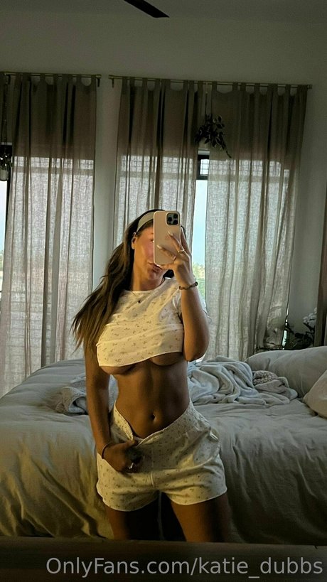 Katie Williams hot actress image