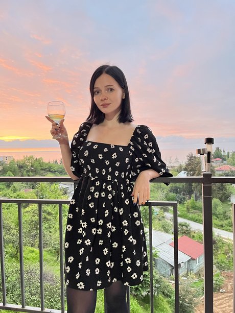 Evenink nude actress pic