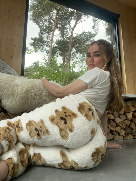 Cutegeekie nude actress pics