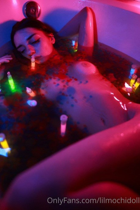 Lil Doll_ art model picture