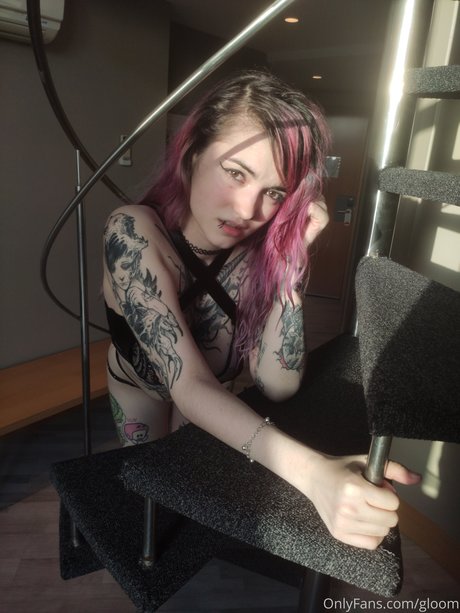 Gloom perfect model photos