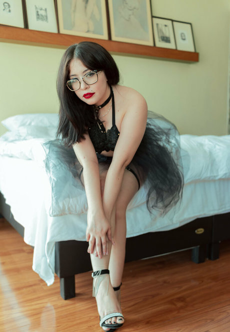 Lily Queen best model image