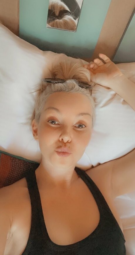 aaliyahlove pornstar nude pics