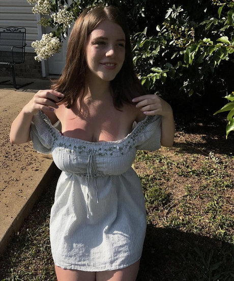 Haley Z nude model photo