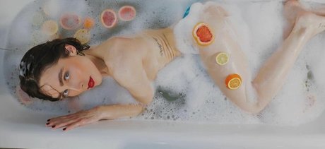 Emma Victoria Louise high quality pornstar picture