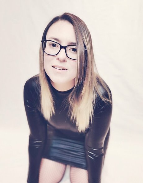 skinny model onlyfans erotic images