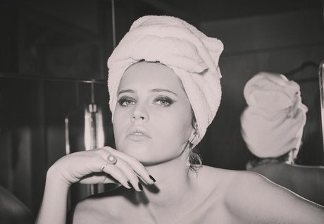 Felicity Jones nude model pic