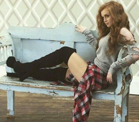 Maisie Smith pornstar sexy photo