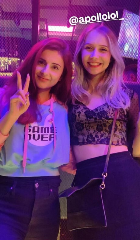 AnnieFuchsia model pornographic galleries