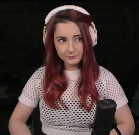 AnnieFuchsia model hd photo