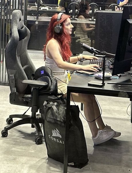 AnnieFuchsia high quality star photo