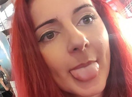 AnnieFuchsia xxx pornstar gallery