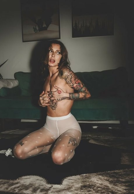 Strawbritty adult star photo