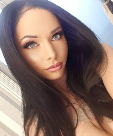 Tyra Kadney sexy actress galleries