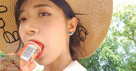 female popular onlyfans sexy nude photos