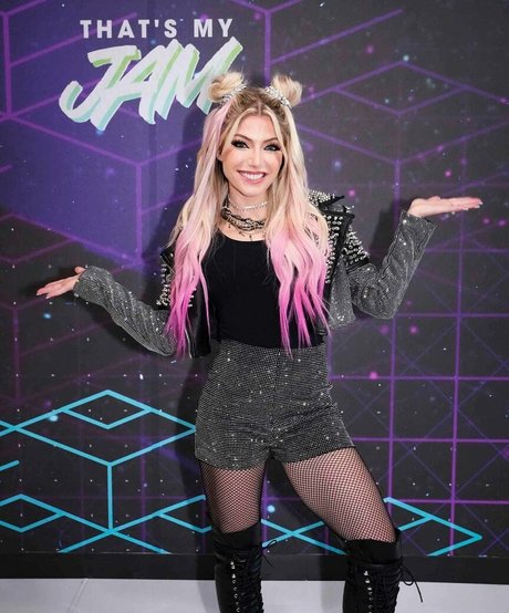 Alexa Bliss star pictures