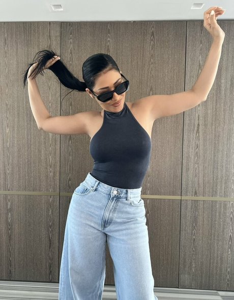 Simaria pornstar adult image