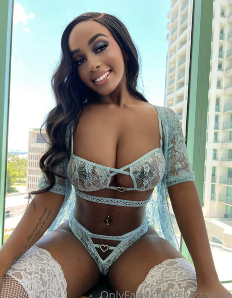 Lily Starfire nude pornstar photos